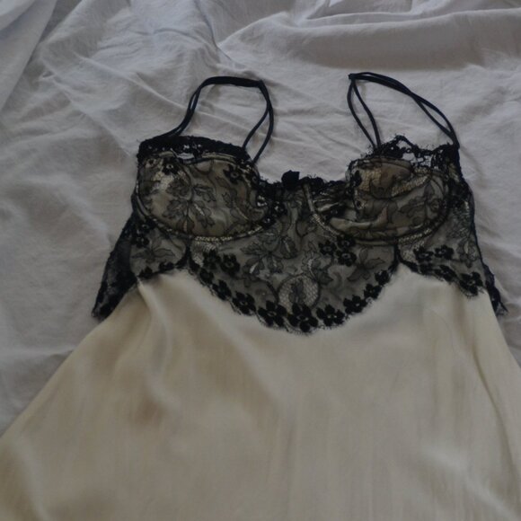 Vintage 1990s Victoria's Secret 100% SILK Ivory/Black Lace Night Gown Gold Tag M - Picture 9 of 16